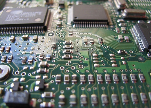 Semiconductor fabrication cleanroom and high-tech equipment